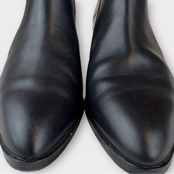 Donald J. Pliner Dante Zippered Black Leather
Booties in 7M -Like New - Picture 6 of 11
